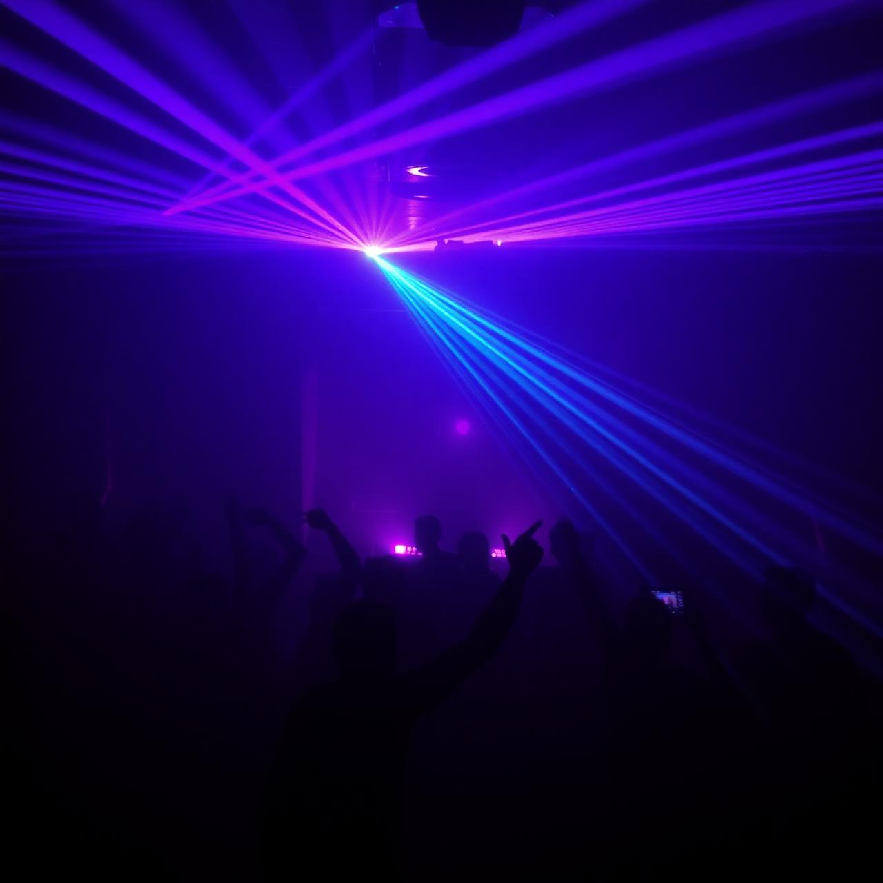 Show laserowy w klubie